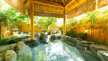 مغطس سبا خارجي