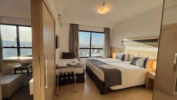 1 bedroom, premium bedding, minibar, in-room safe