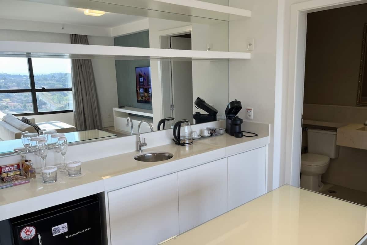 suíte mont blanc premium | living area | 42-inch led tv with digital channels