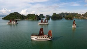 View from property - Halong Glory Cruise (Ha Long)
