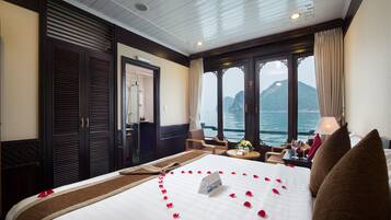 Suite, Sea View | Bathroom | Shower, free toiletries, hair dryer, slippers