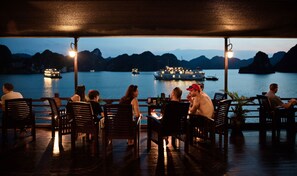 Breakfast, lunch, dinner and brunch served - Halong Glory Cruise (Ha Long)