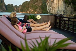 Balcony - Halong Glory Cruise (Ha Long)