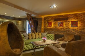 Coin salon dans le hall