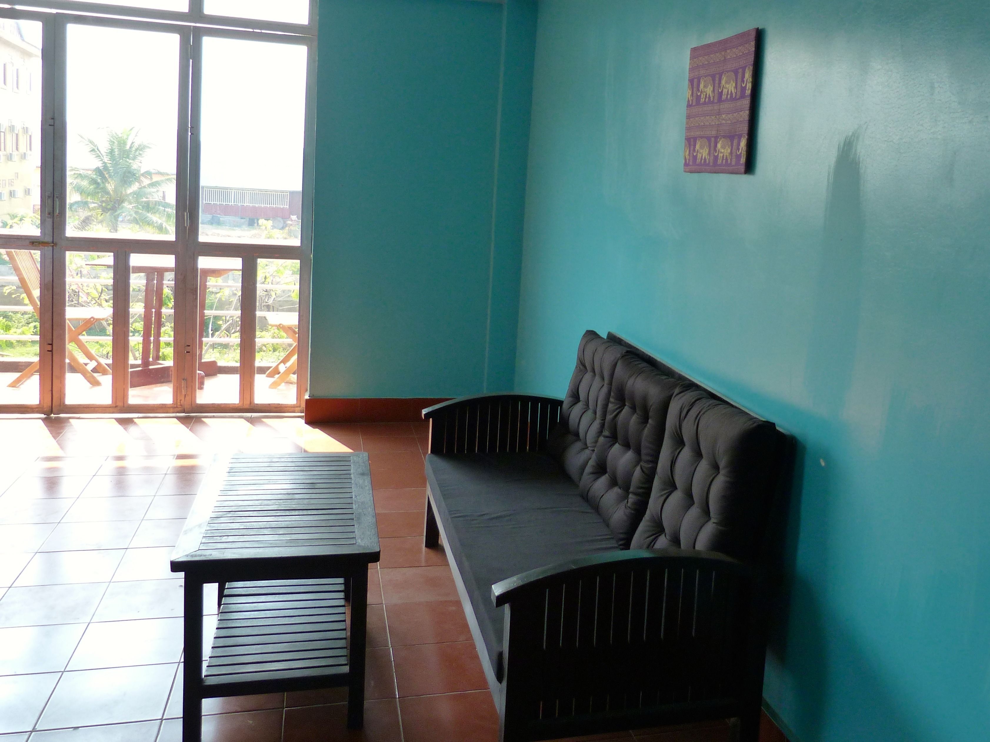 large 3 | living area | flat-screen tv