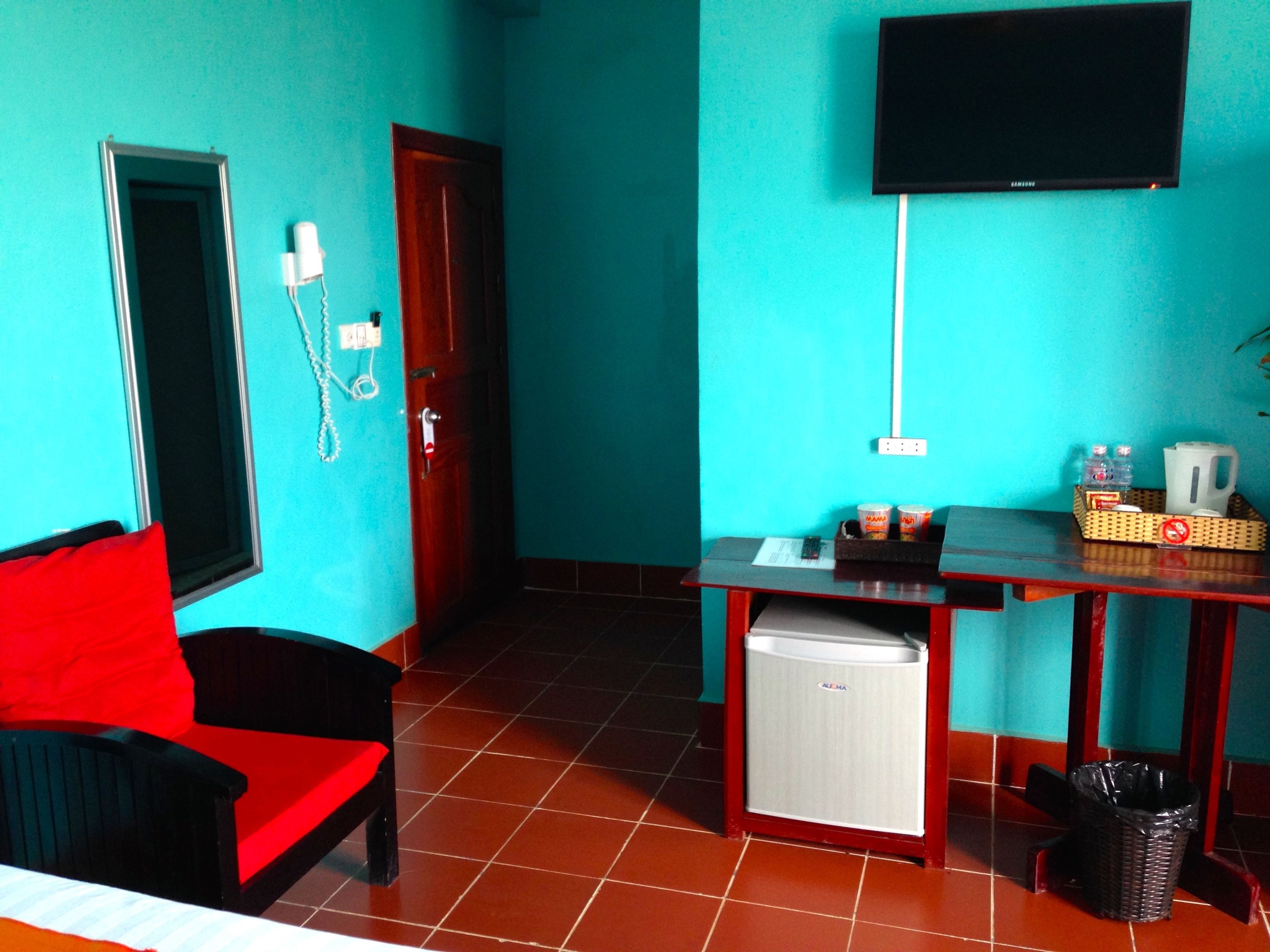 standard 1 | living area | flat-screen tv