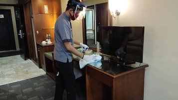 Executive Room | Minibar, in-room safe, desk, free WiFi