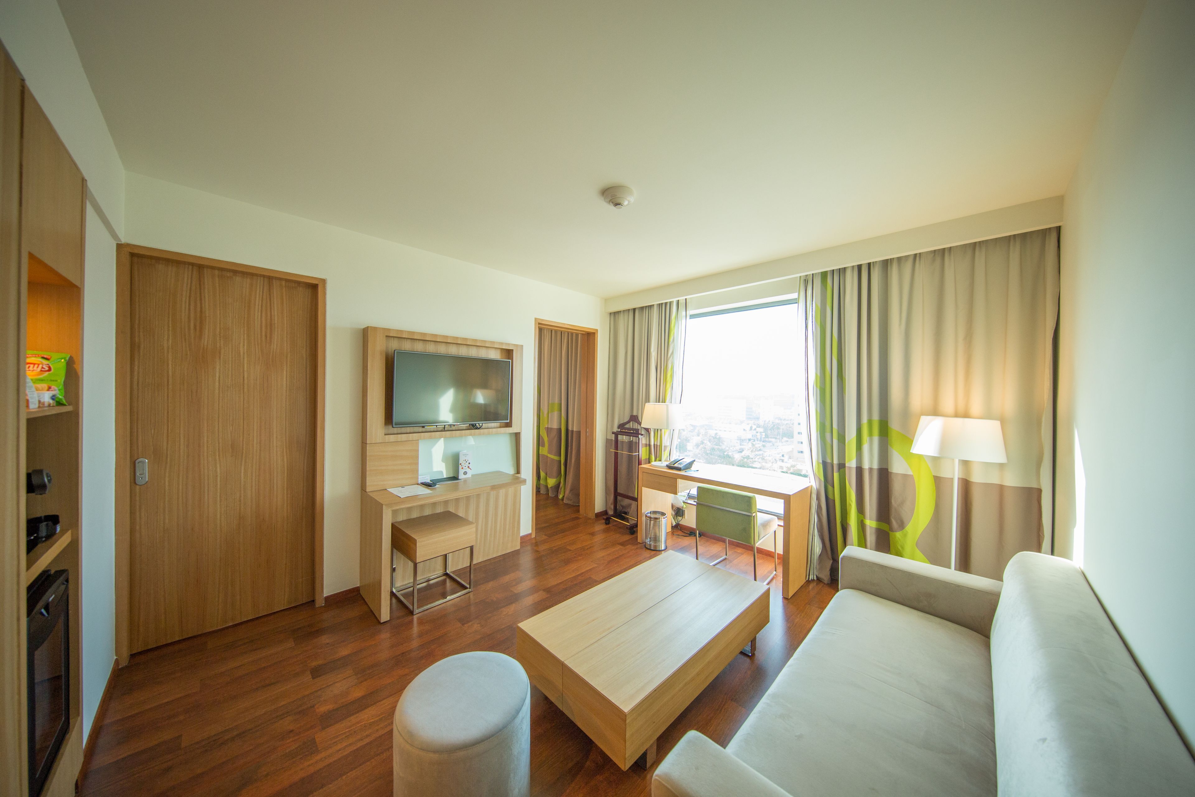 executive suite, 1 king bed, bathtub (separate living room) | living room | 32-inch led tv with cable channels, tv, ping pong