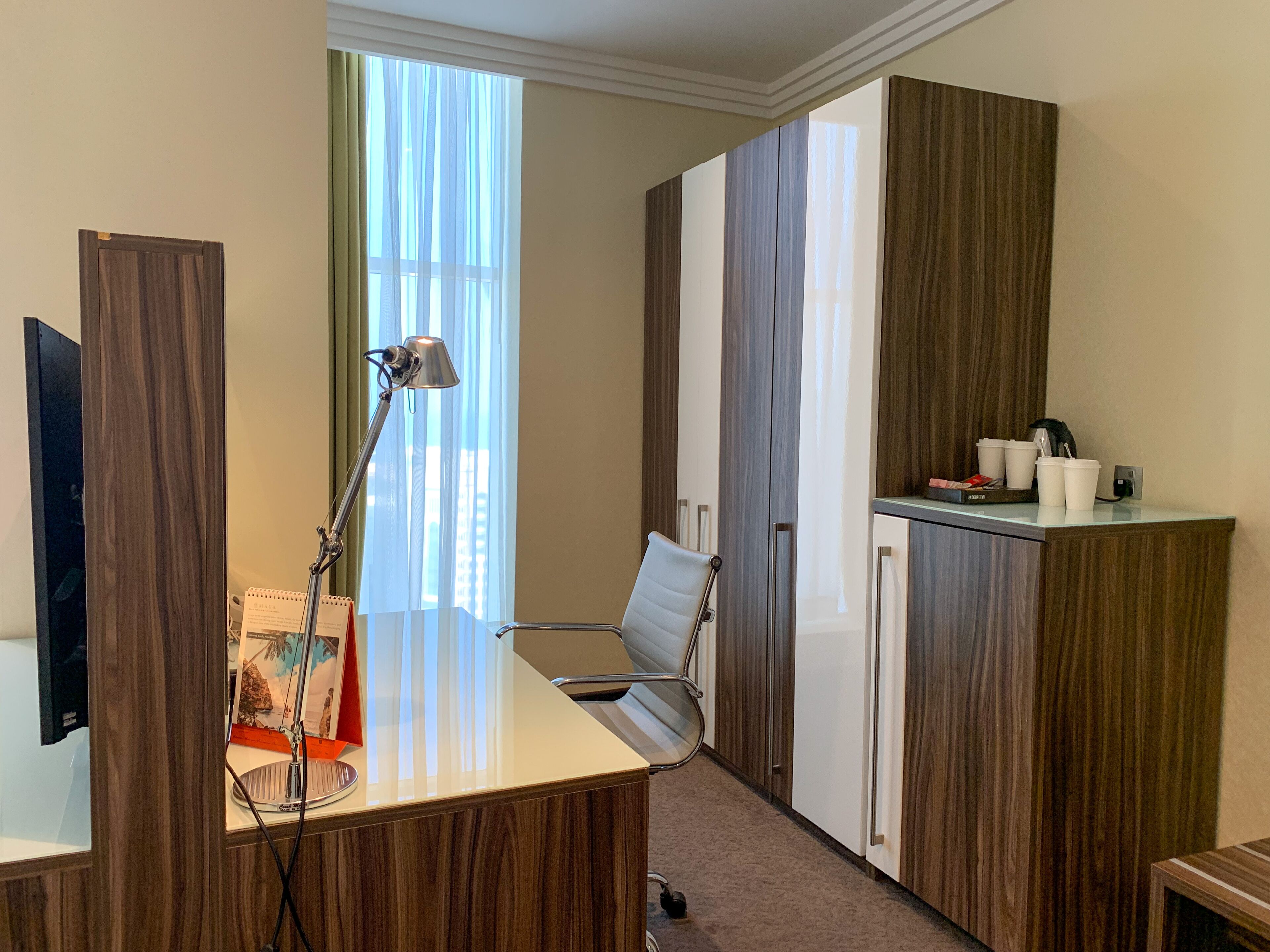 1 bedroom, down duvets, free minibar, in-room safe