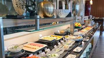 Breakfast, dinner served; international cuisine, al fresco dining