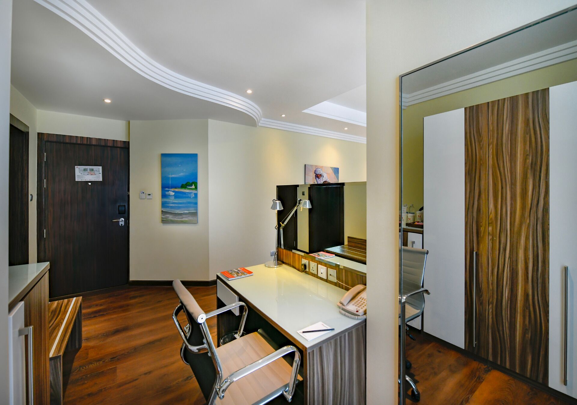 1 bedroom, down duvets, free minibar, in-room safe