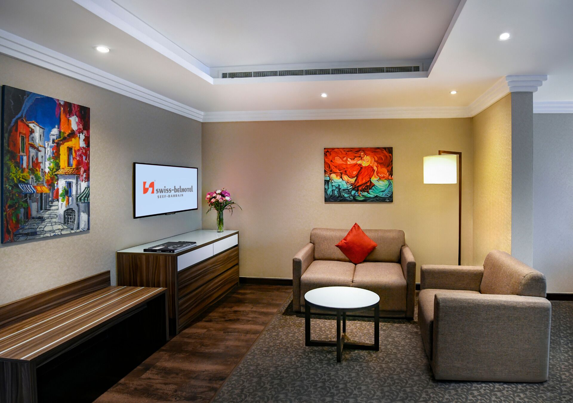 1 bedroom, down duvets, free minibar, in-room safe