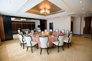 2 Restaurants, Frühstück, Mittagessen, Abendessen, chinesische Küche