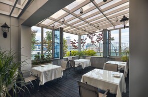 Petit déjeuner buffet (15000 KRW par personne)