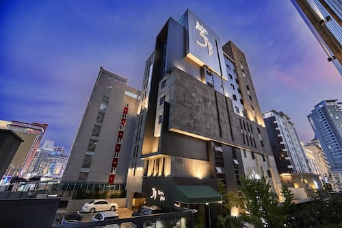 Front of property - evening/night