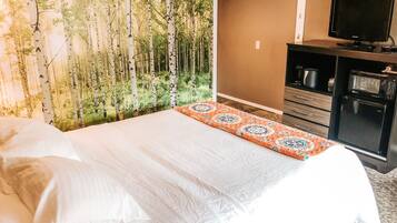 Chambre Standard, 1 grand lit | Literie de qualité, bureau, fer et planche à repasser