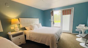 Quarto standard, 2 camas Queen | Roupas de cama premium, escrivaninha, ferros/tábuas de passar roupa