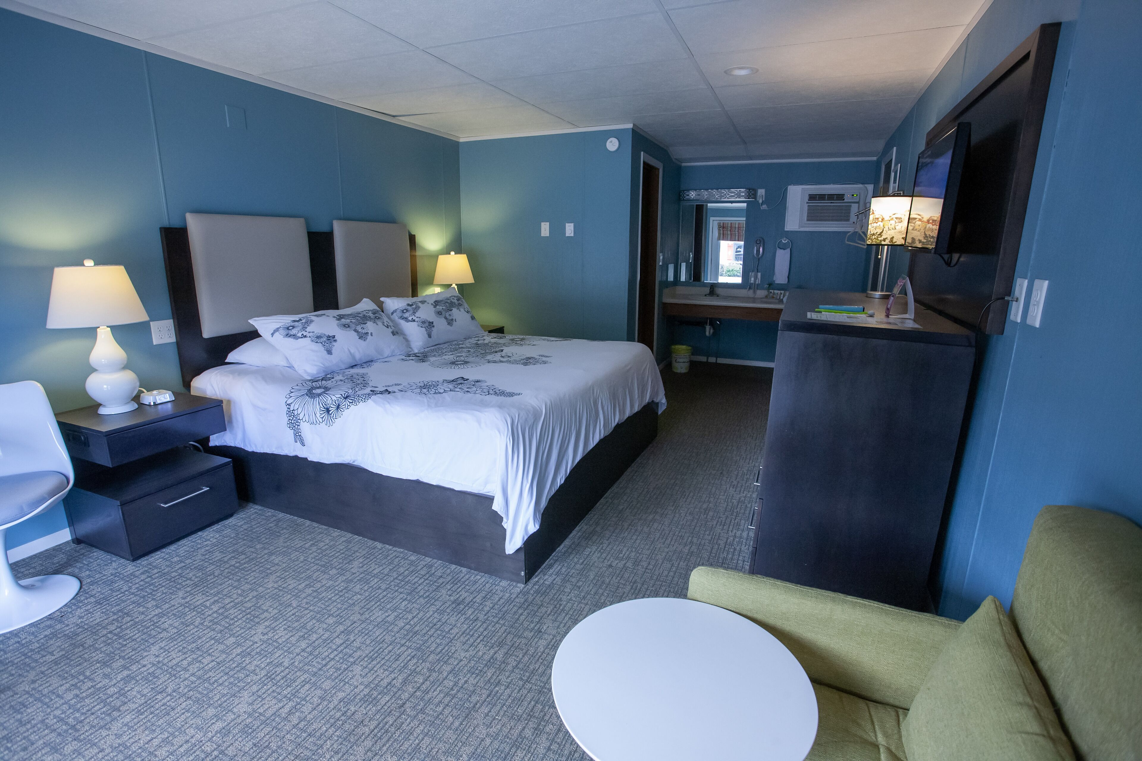 Standard-huone, 1 suuri parisänky | Ylelliset vuodevaatteet, työpöytä, silitysrauta/-lauta