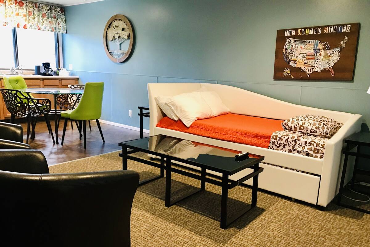 Suite, 1 Bedroom | Living room