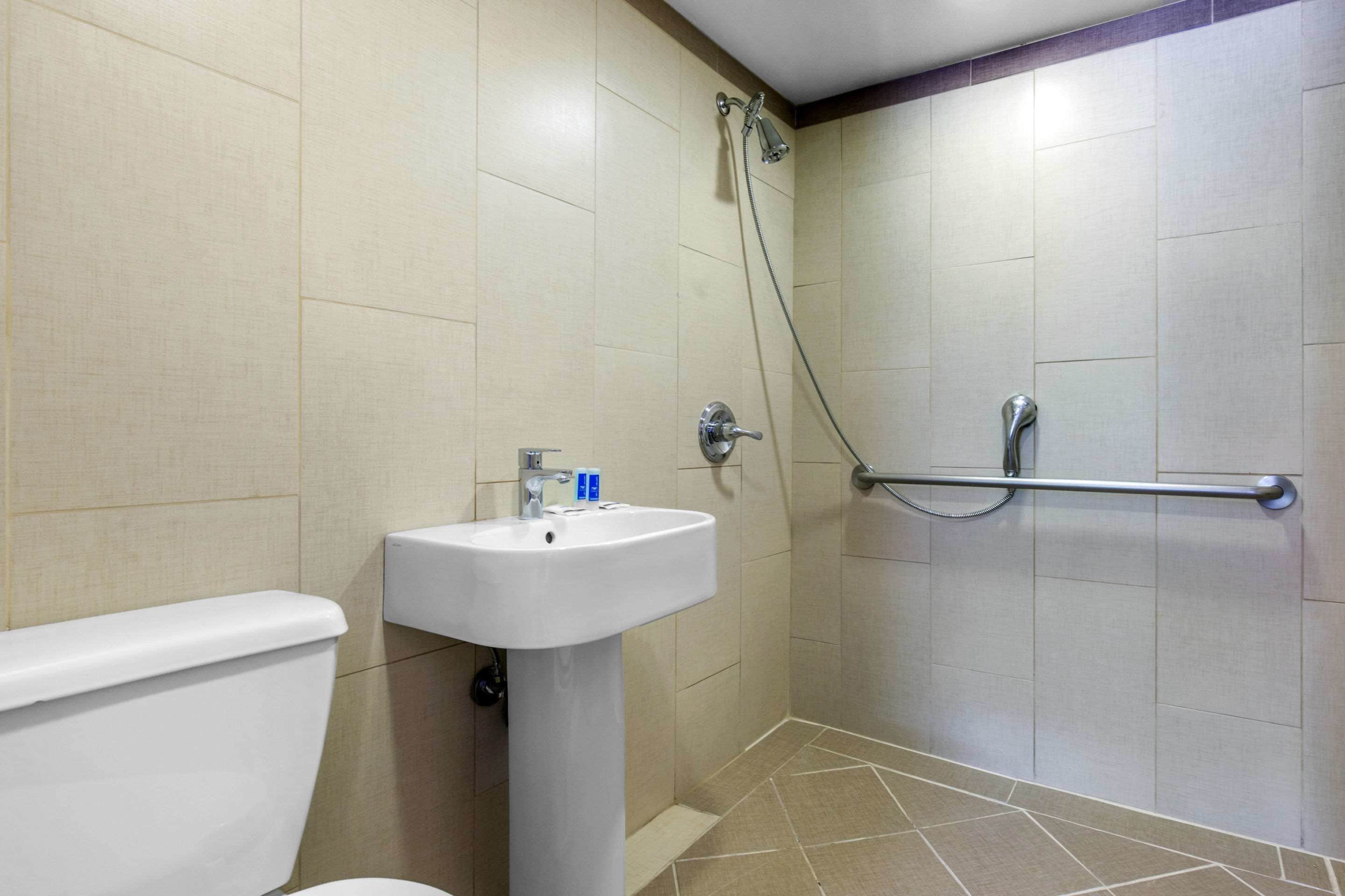 Photo - Rodeway Inn Chicago North Shore - Lincolnwood