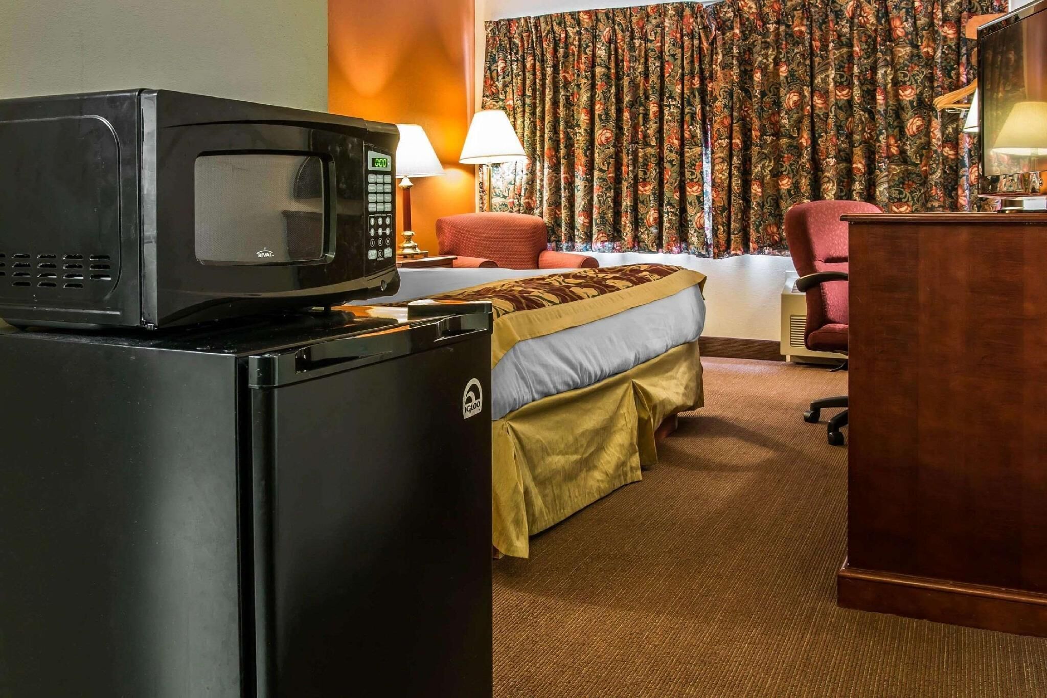 Desk, iron/ironing board, free WiFi, bed sheets