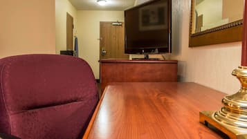 Quarto standard, 2 camas Queen, para não fumantes | Escrivaninha, ferros/tábuas de passar roupa, Wi-Fi de cortesia