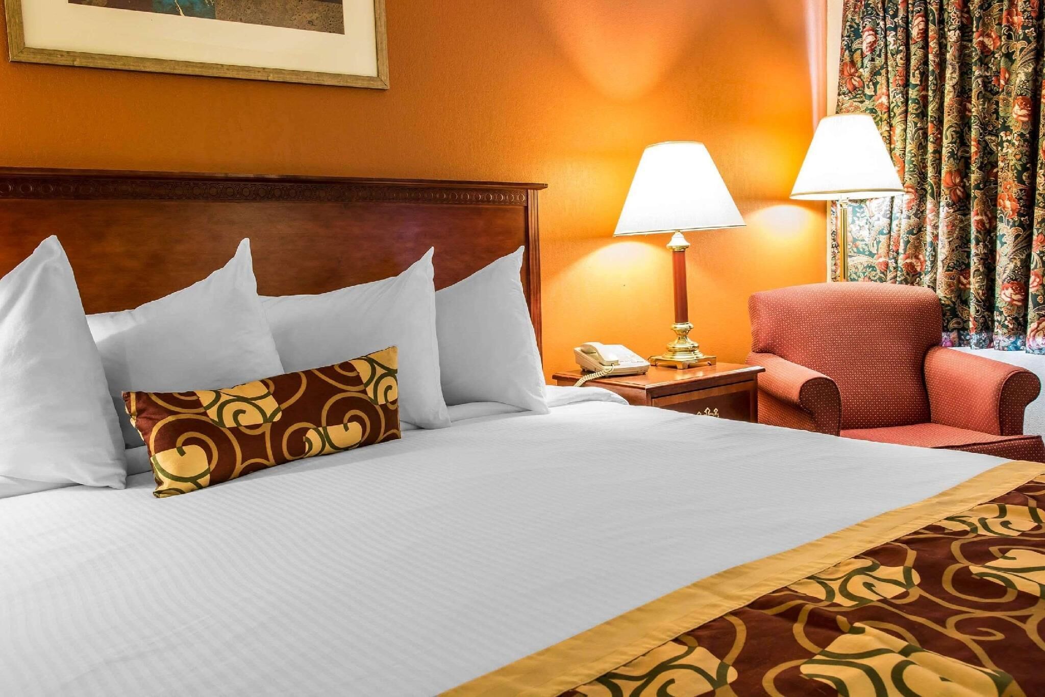 Desk, iron/ironing board, free WiFi, bed sheets