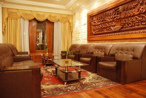 Lobby sitting area - City Angkor Hotel (Siem Reap)