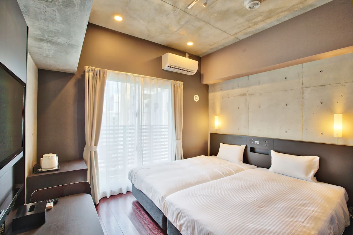 Premium bedding, individually decorated, individually furnished, desk