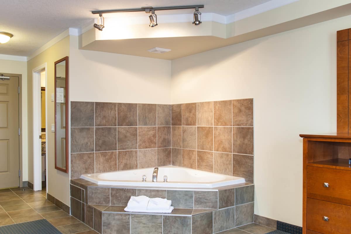Superior Room, 1 King Bed, Jetted Tub | Private spa tub