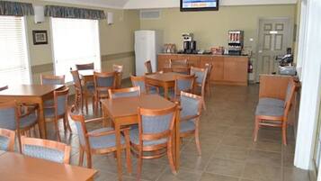 Free daily continental breakfast