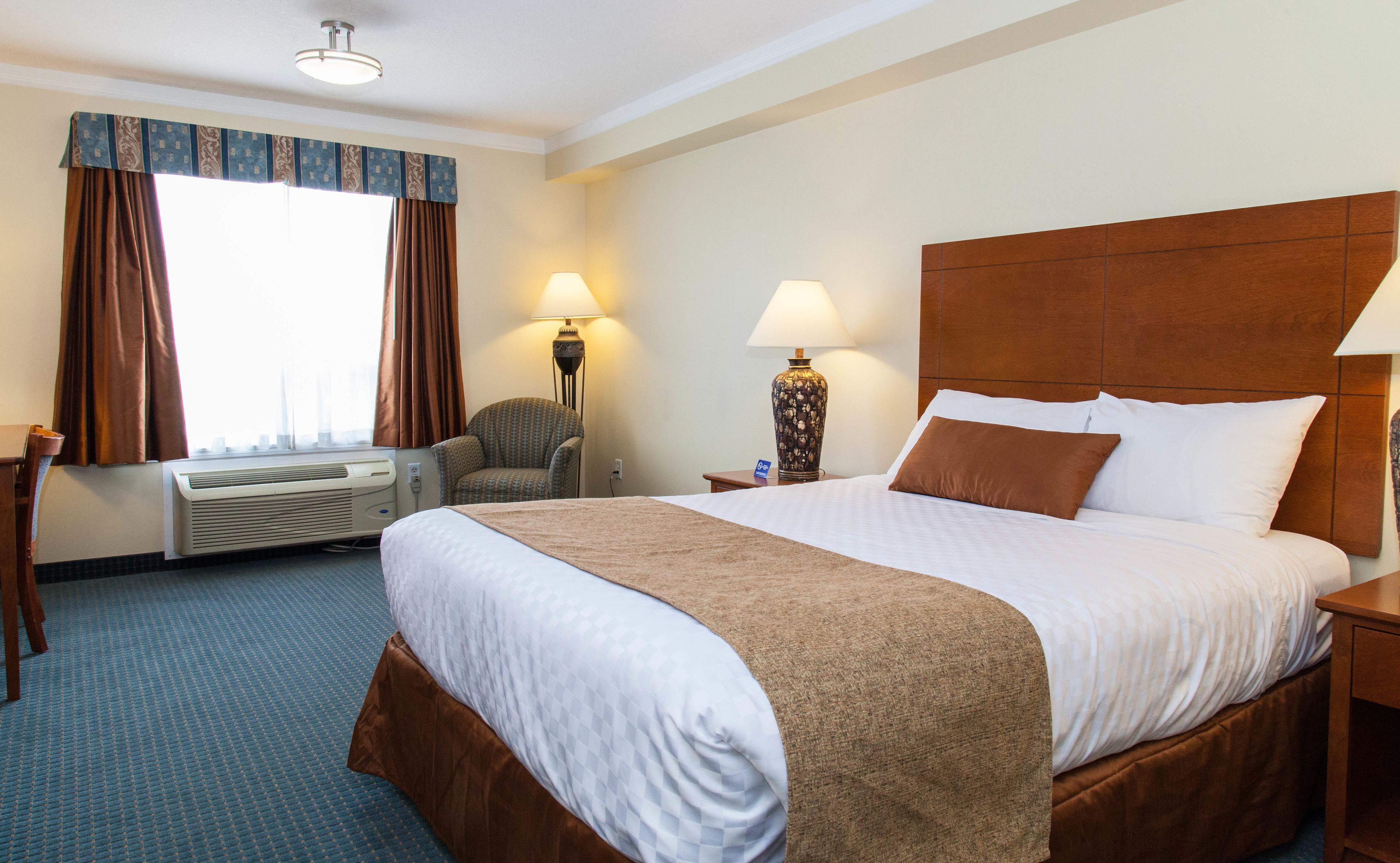 Standardzimmer, 1 Queen-Bett | Bügeleisen/Bügelbrett, kostenloses WLAN, Bettwäsche, Rollstuhlgeeignet