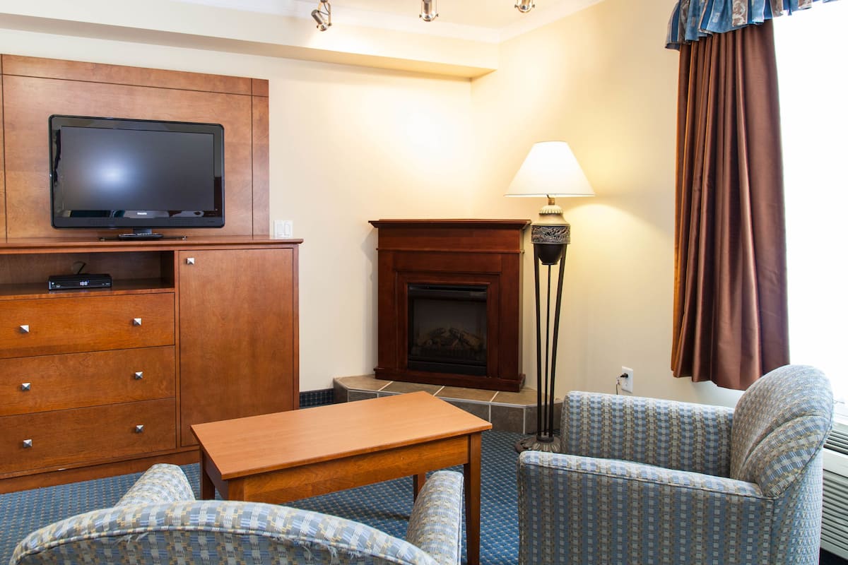 Superior Room, 1 King Bed, Fireplace | Living area | 50-inch flat-screen TV with cable channels, TV