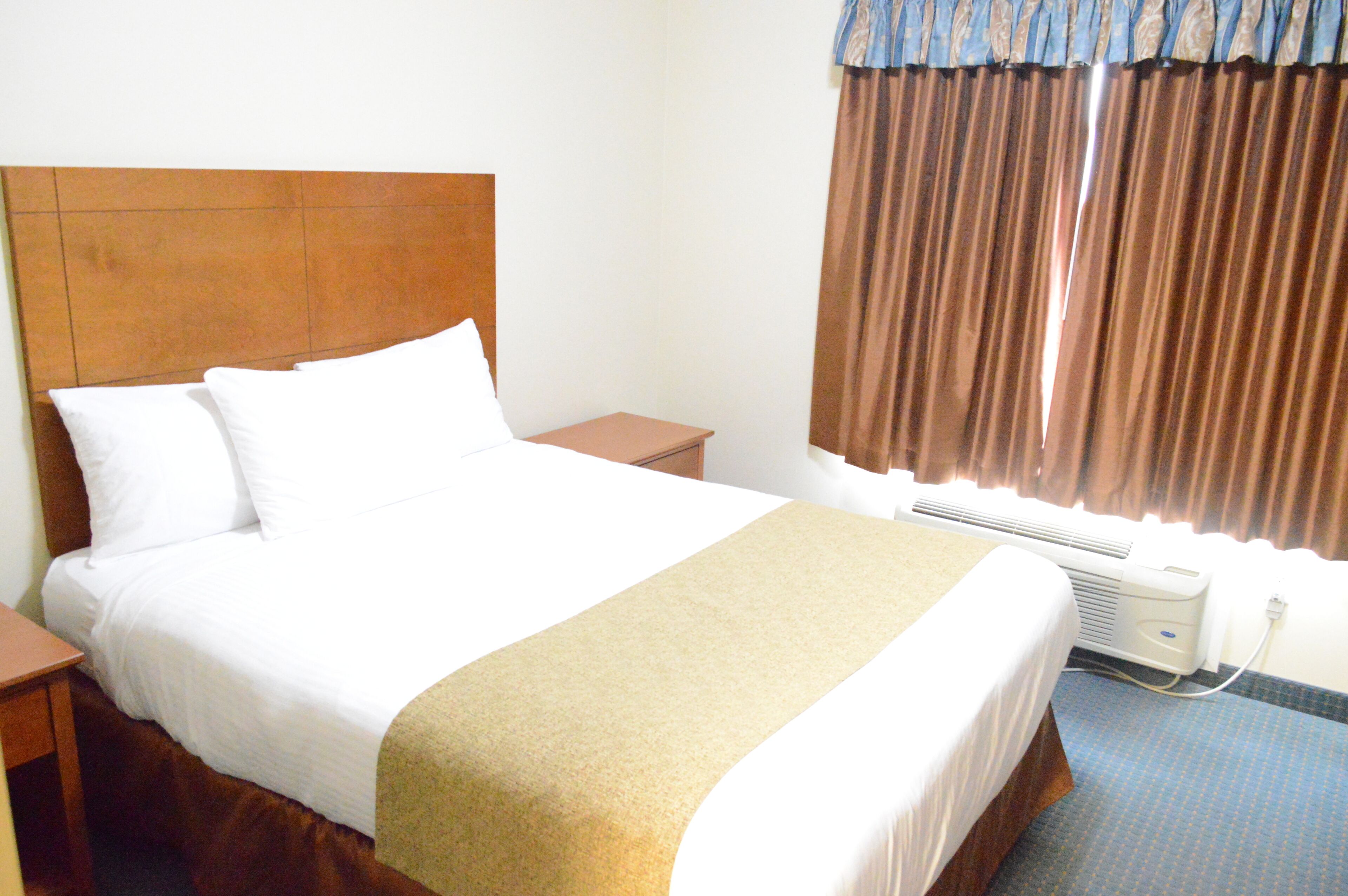 family room, 2 bedrooms | iron/ironing board, free wifi, bed sheets, wheelchair access