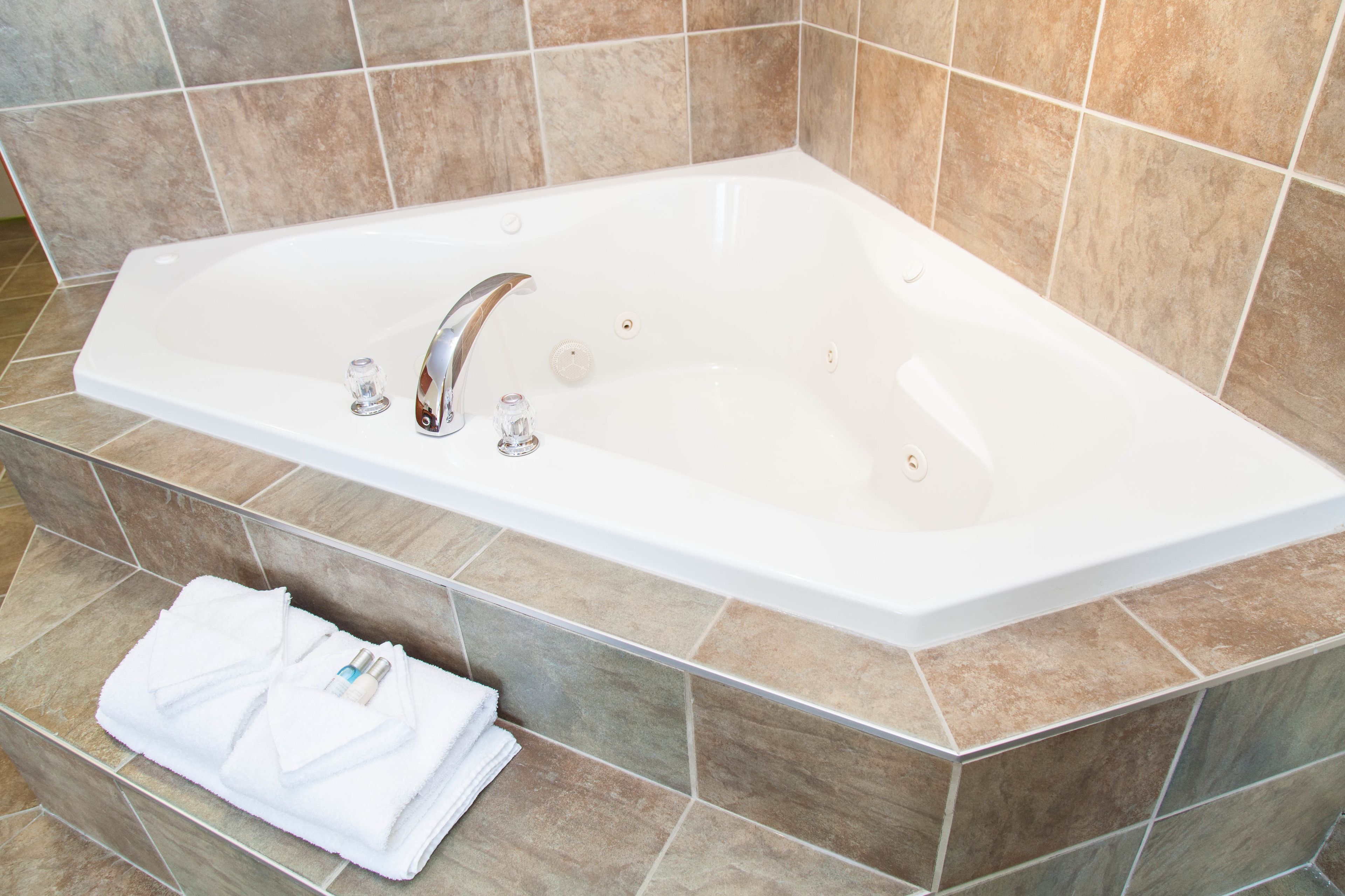 superior room, 1 king bed, jetted tub | private spa tub