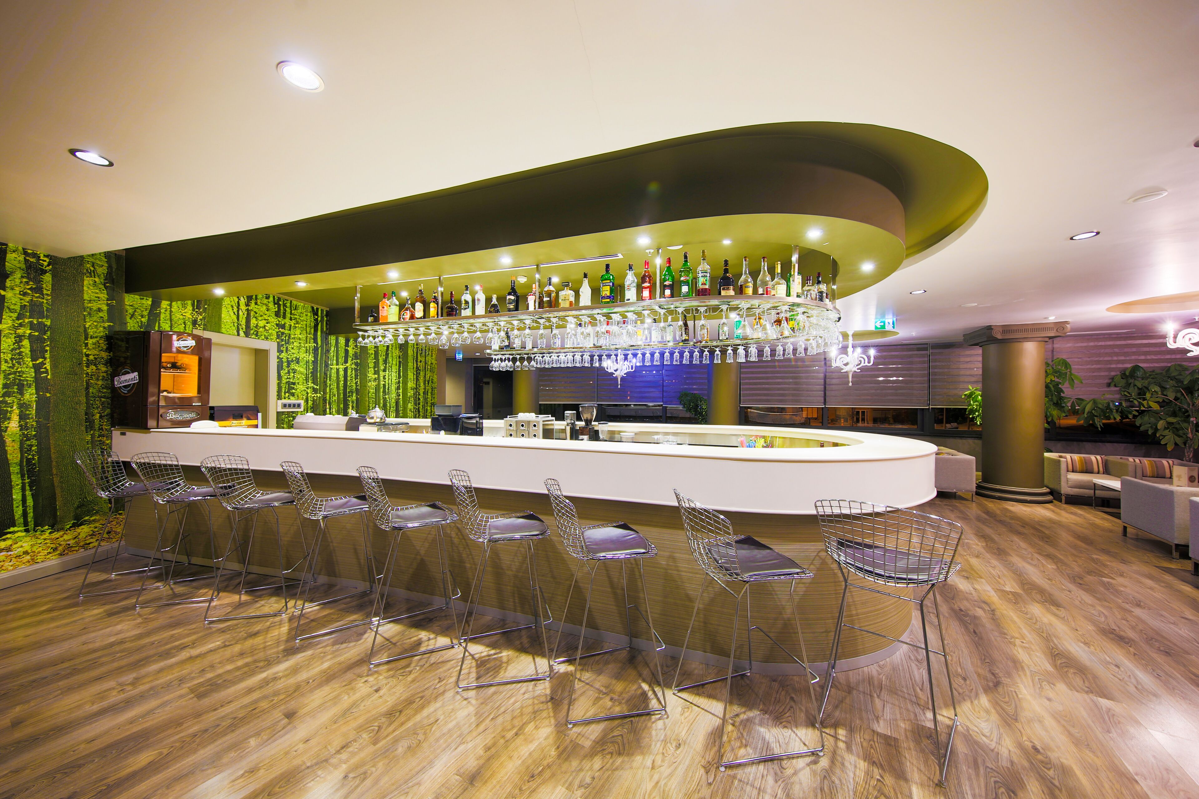 3 bars/lounges, poolside bar