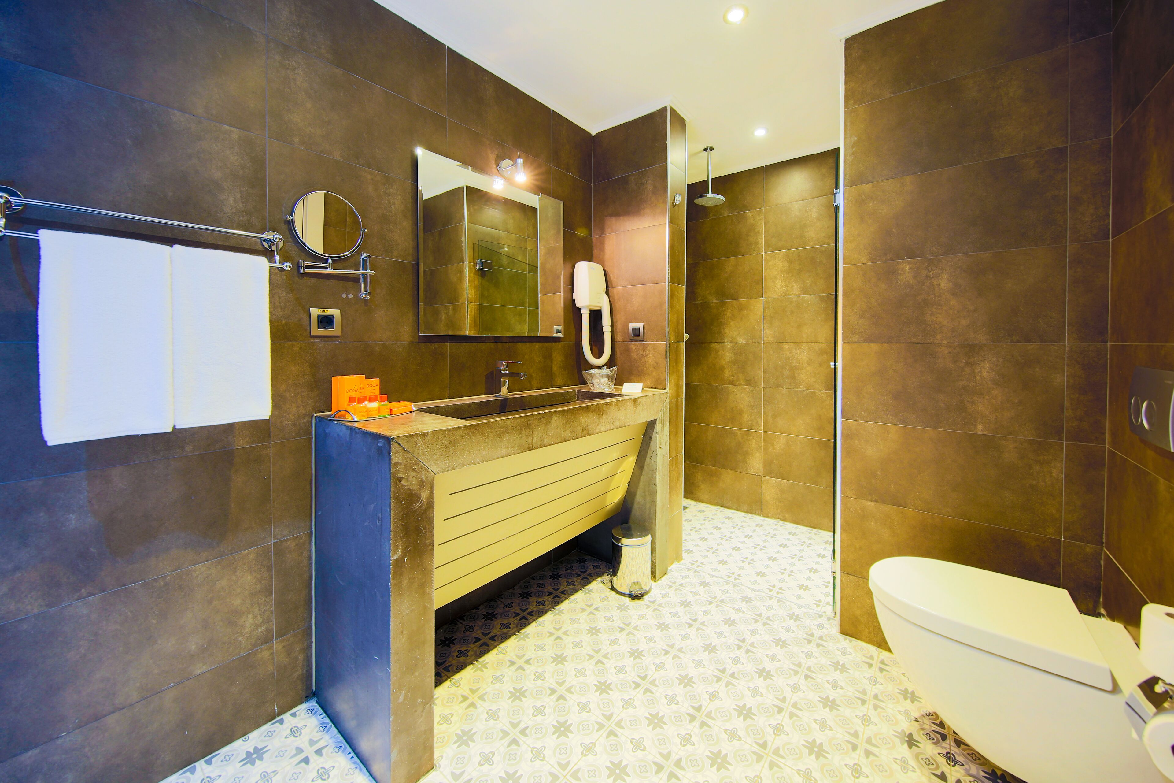 standard room | bathroom | separate bathtub and shower, spring water bathtub, free toiletries