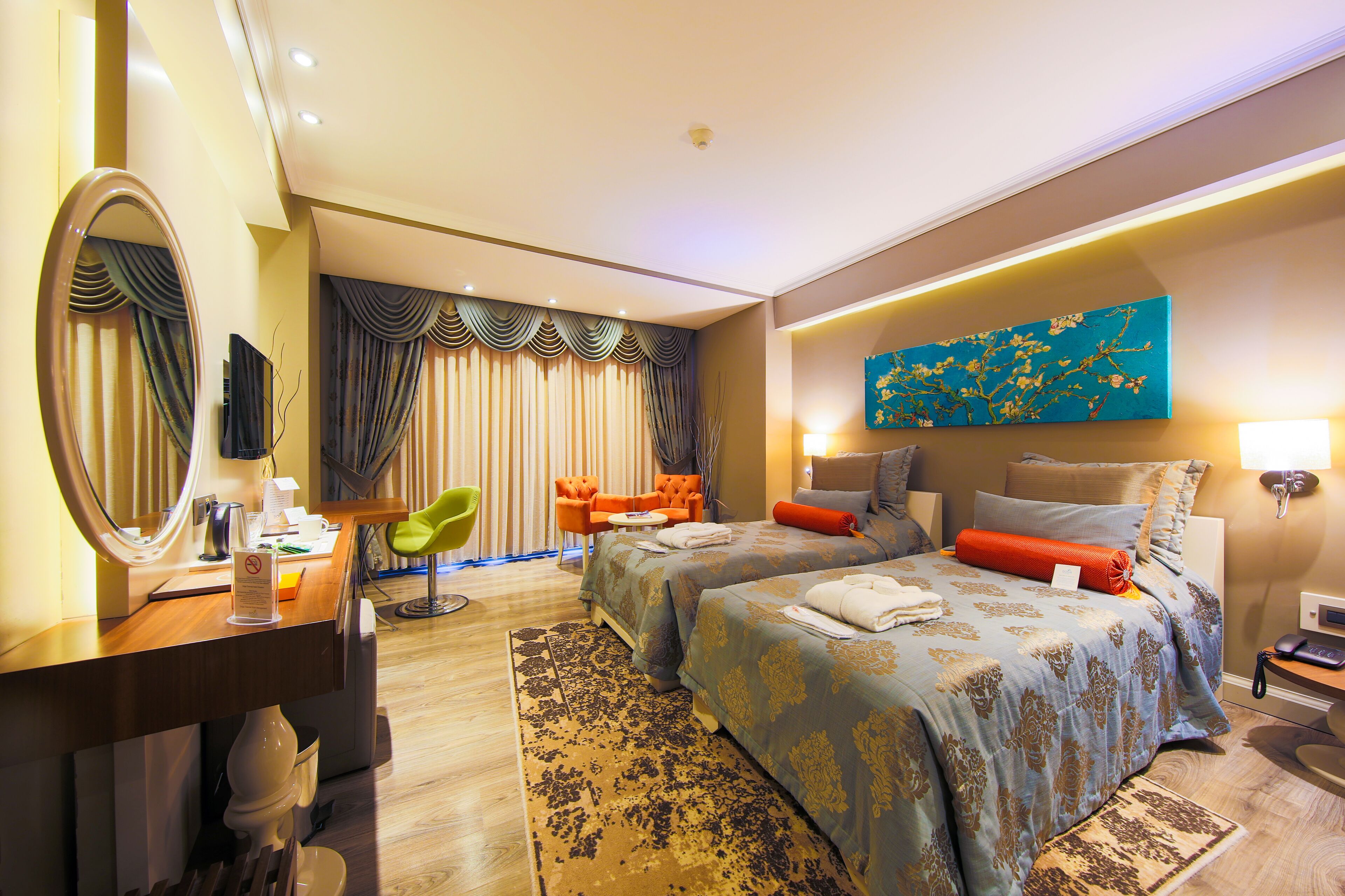 deluxe double room, 1 double bed | free minibar items, in-room safe, desk, soundproofing