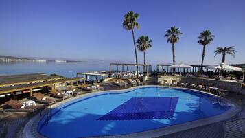 2 Außenpools, Liegestühle