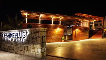 Façade de l’hébergement - soirée/nuit