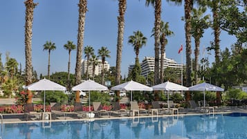 Outdoor pool, pool umbrellas, sun loungers