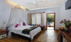 Deluxe Double Room, 1 Double Bed, Private Bathroom, Pool View | Minibar, in-room safe, individually decorated, individually furnished - Forest King Hotel (Siem Reap)