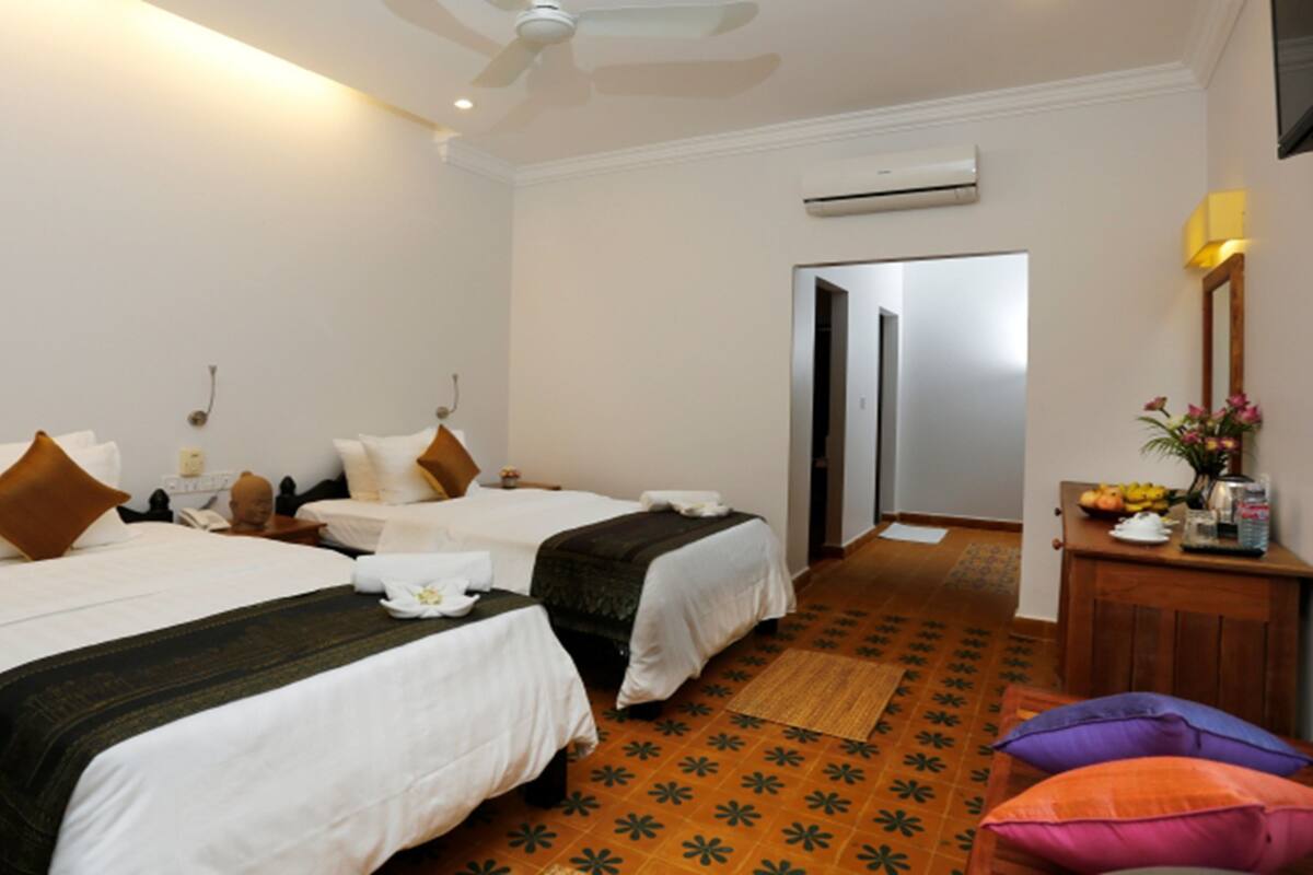 Minibar, in-room safe, desk, iron/ironing board (on request)