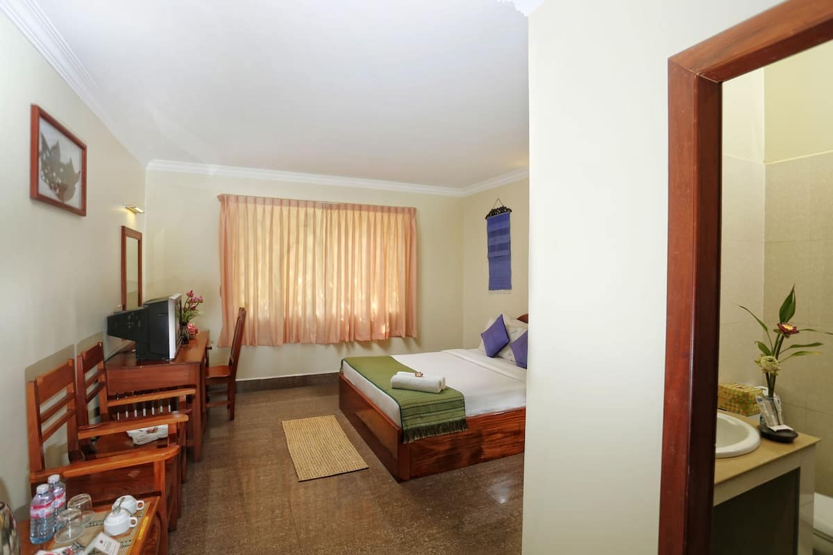 Minibar, in-room safe, desk, iron/ironing board (on request)