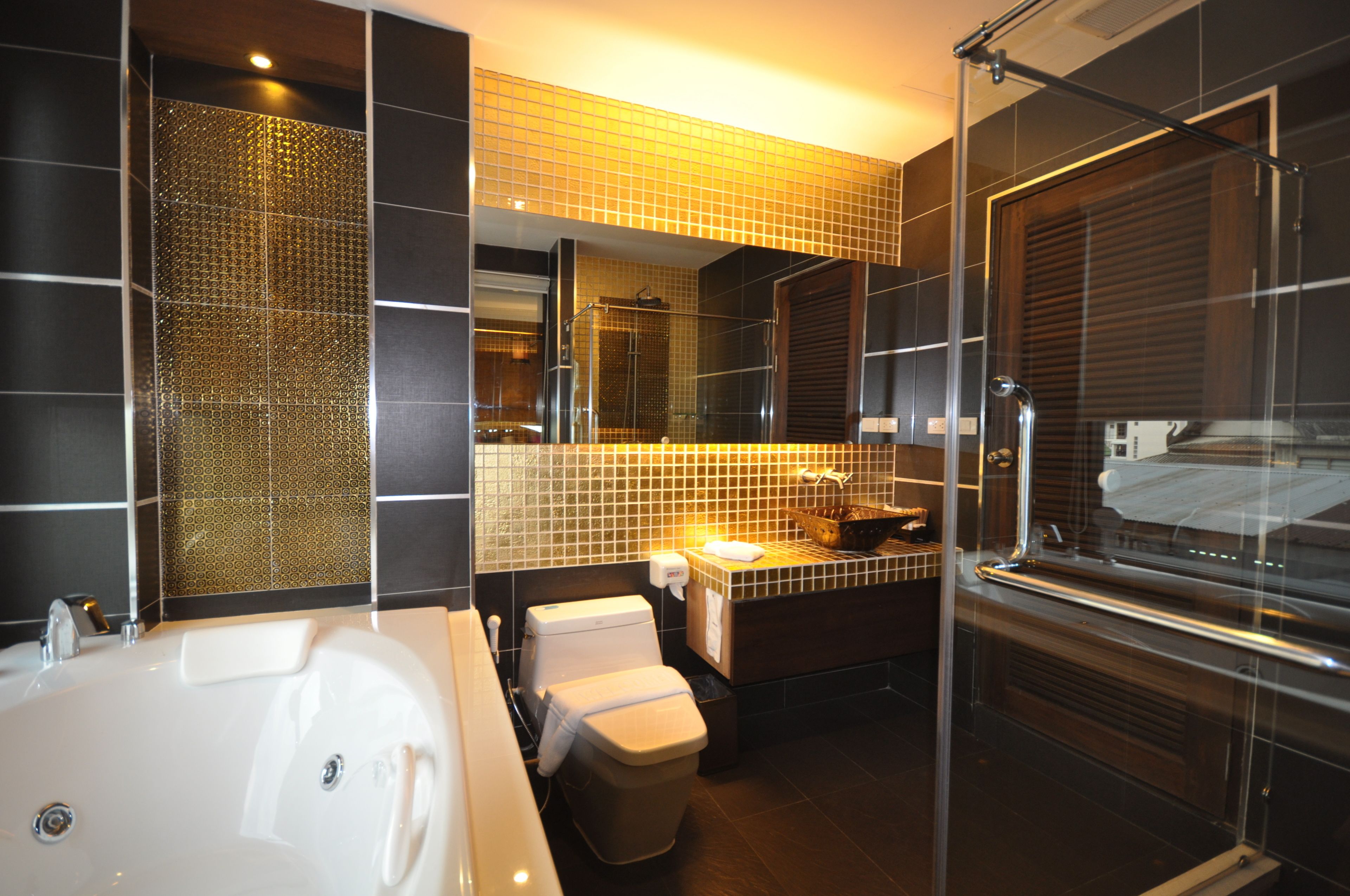suite | bathroom | rainfall showerhead, free toiletries, hair dryer, towels