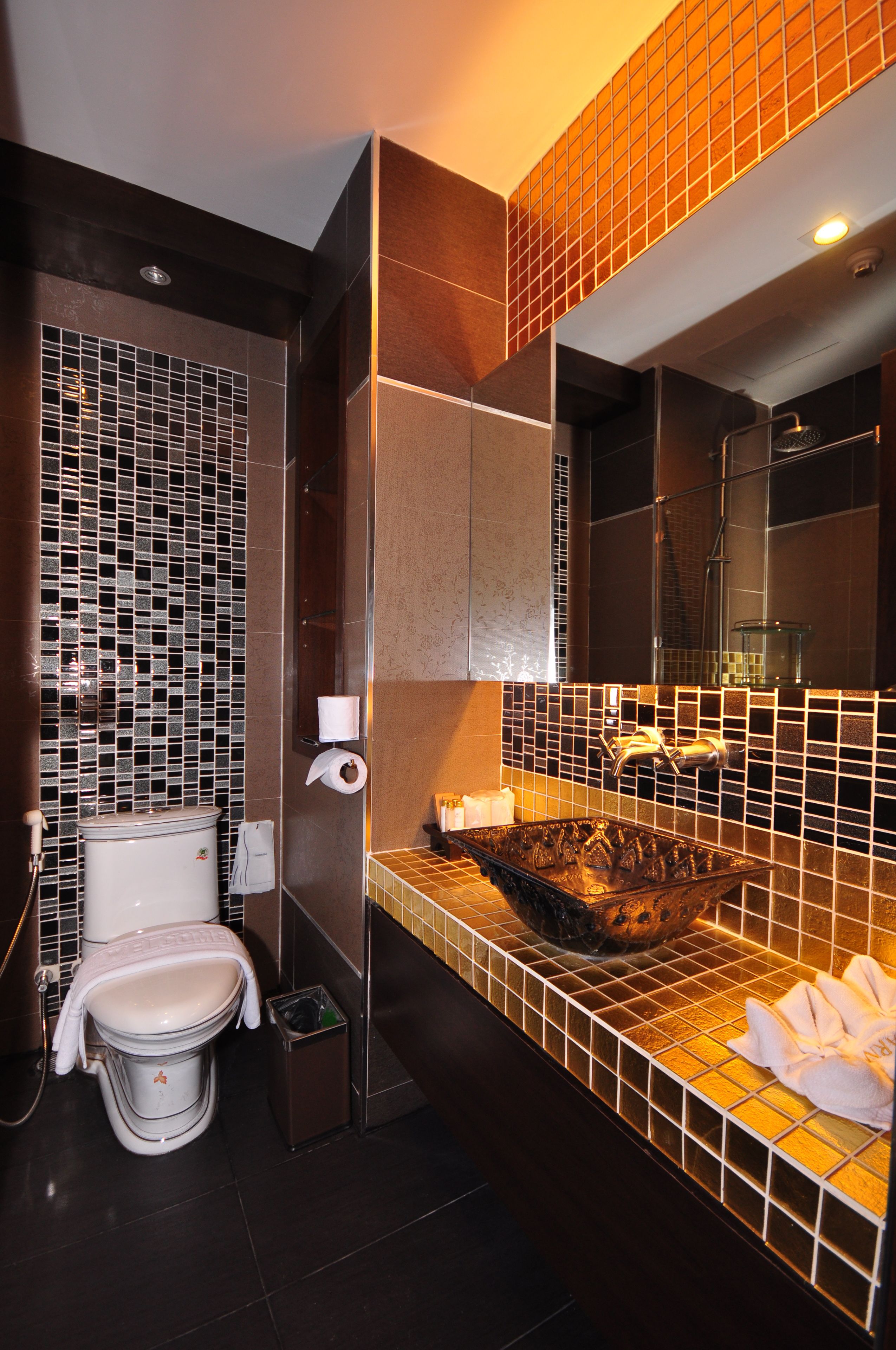 superior twin room, 2 single beds, partial sea view | bathroom | rainfall showerhead, free toiletries, hair dryer, towels