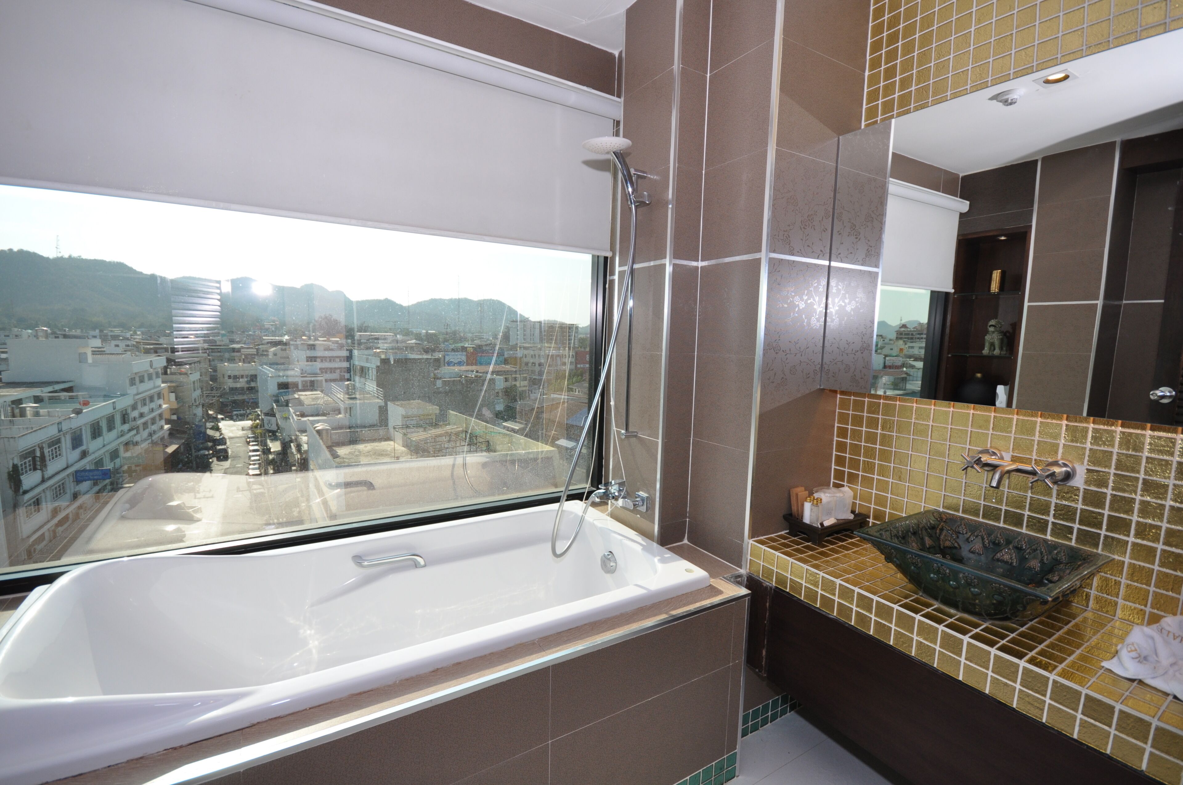 superior room, 1 king bed, bathtub, city view (no balcony) | bathroom | rainfall showerhead, free toiletries, hair dryer, towels