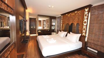 Superior Room, 1 King Bed, Bathtub, City View (No Balcony) | In-room safe, blackout curtains, free WiFi