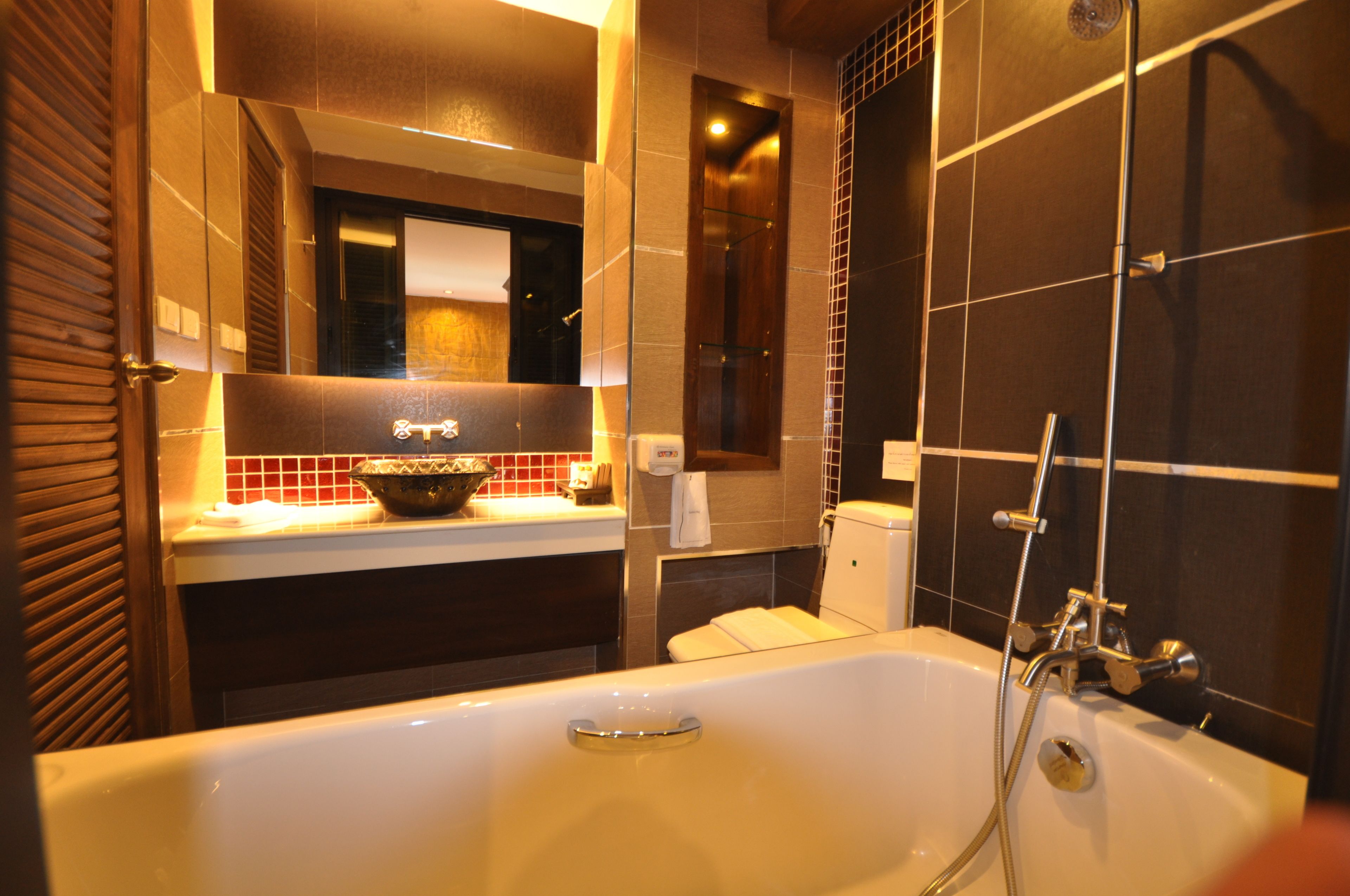deluxe room, 1 double bed | bathroom | rainfall showerhead, free toiletries, hair dryer, towels