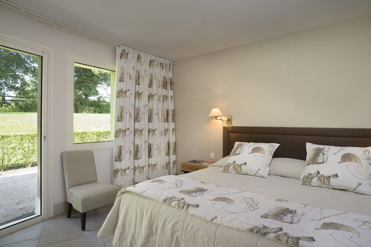 Suite, 1 Schlafzimmer, Erdgeschoss (no air conditioning) | 1 Schlafzimmer, Minibar, Zimmersafe, Schreibtisch